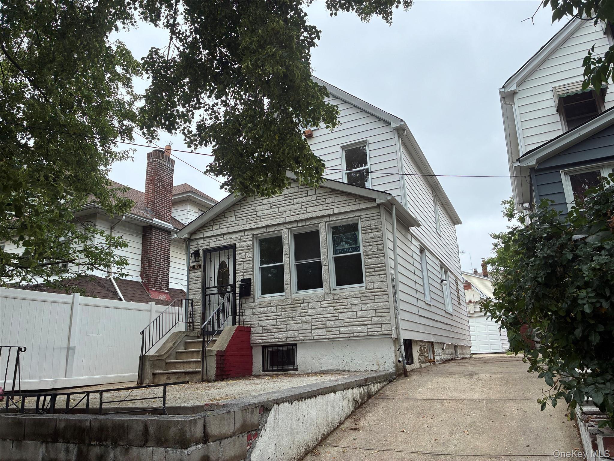 12105 Linden Boulevard Property Photo 2