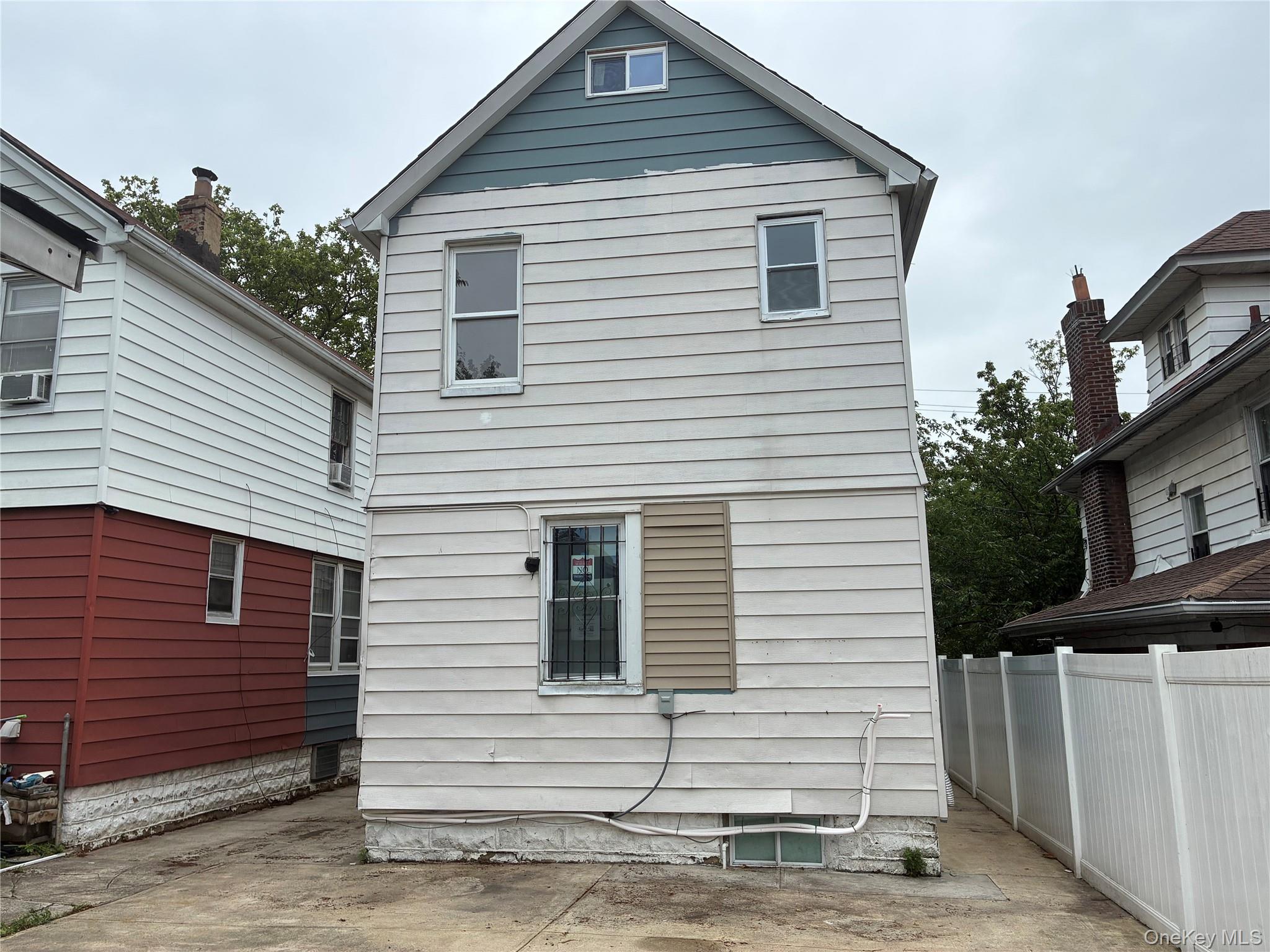 12105 Linden Boulevard Property Photo 3