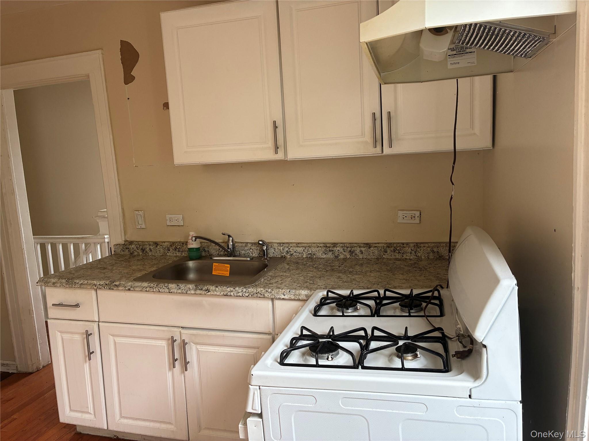 12105 Linden Boulevard Property Photo 8