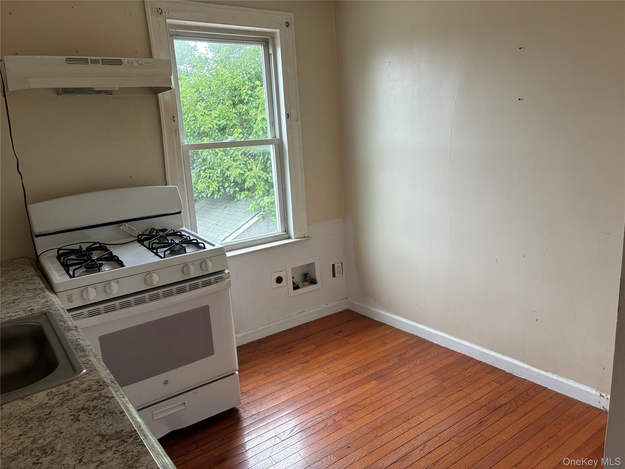 12105 Linden Boulevard Property Photo 9