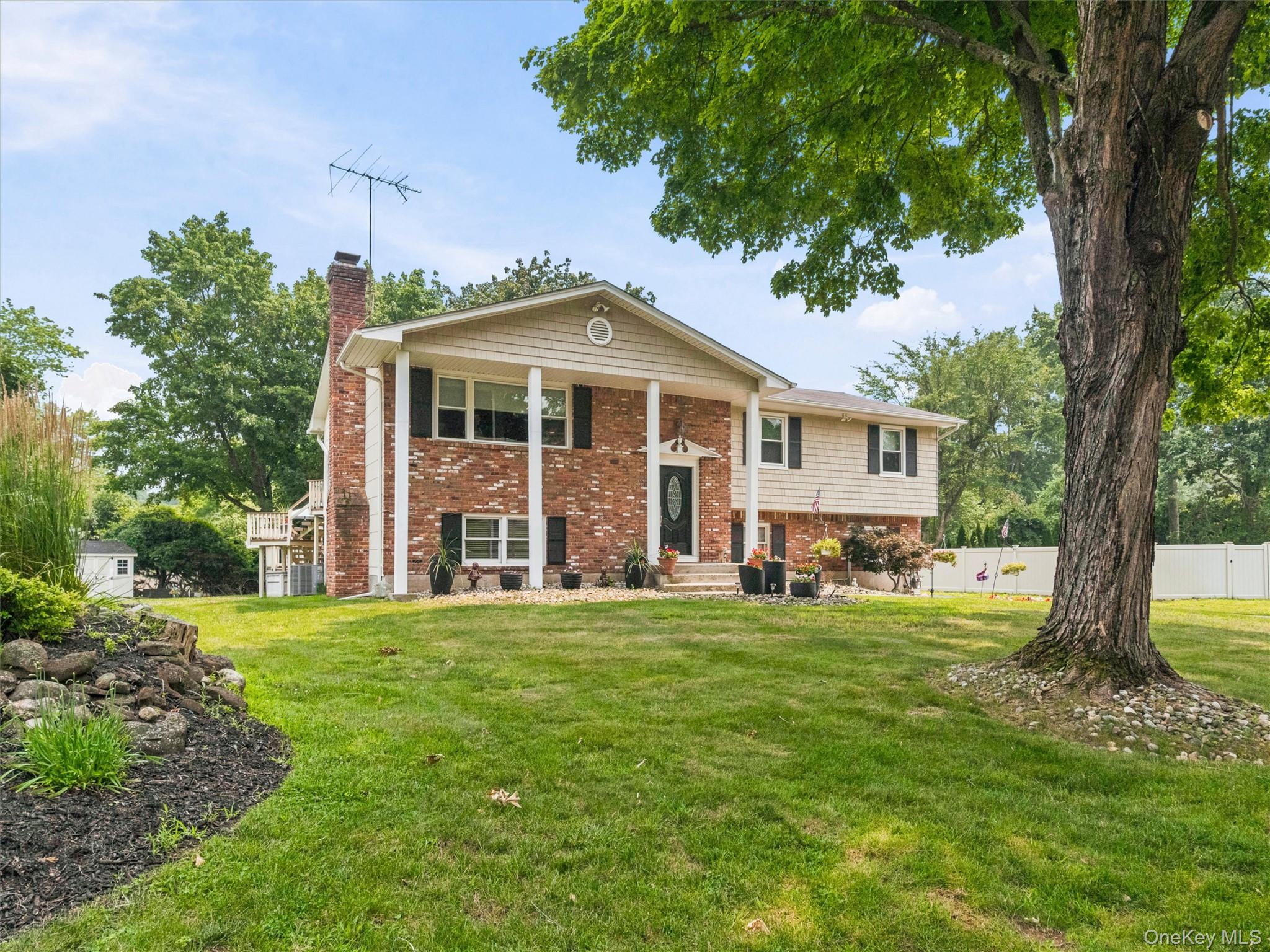 25 Preakness Lane Property Photo 3