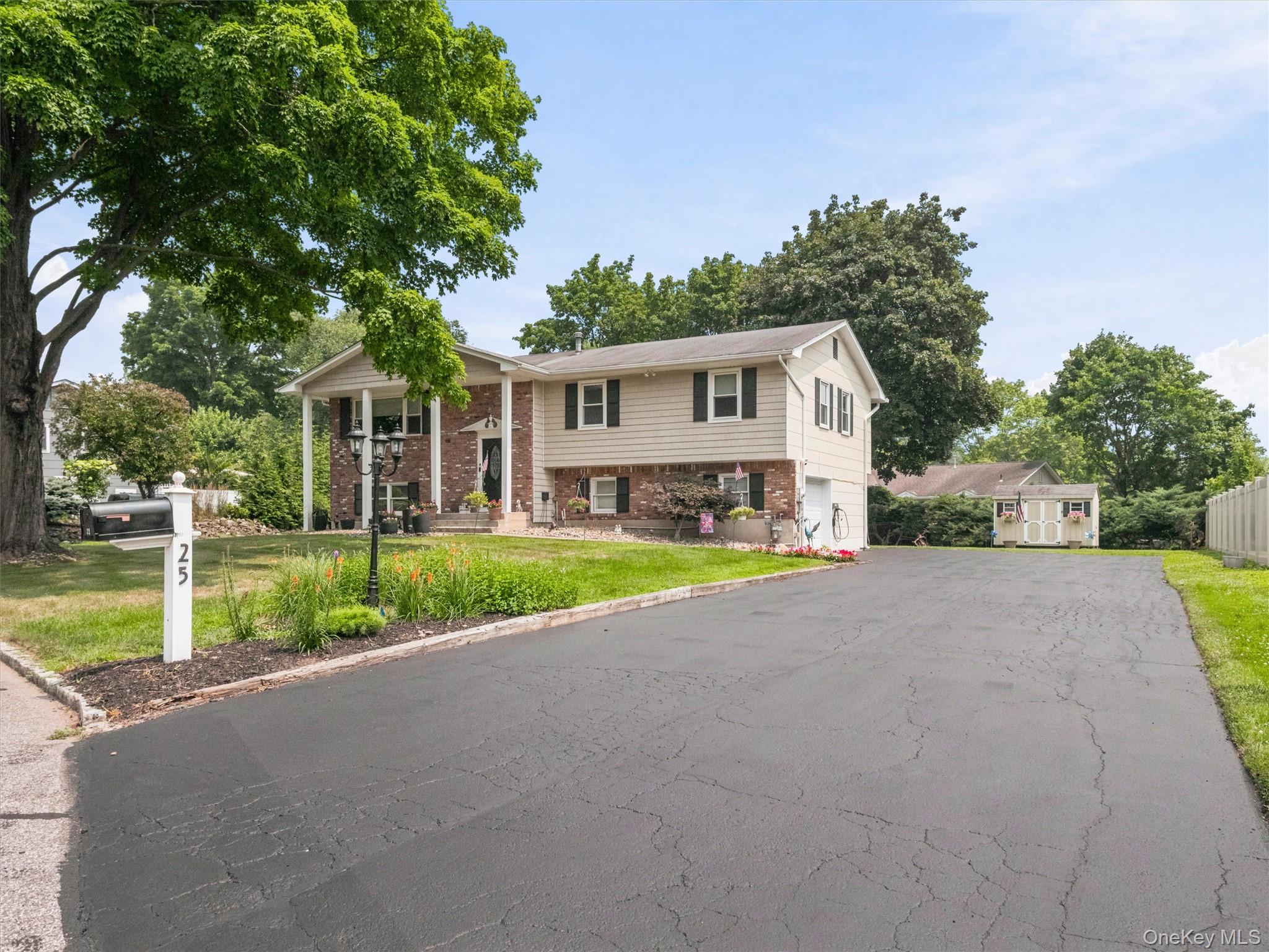 25 Preakness Lane Property Photo 4