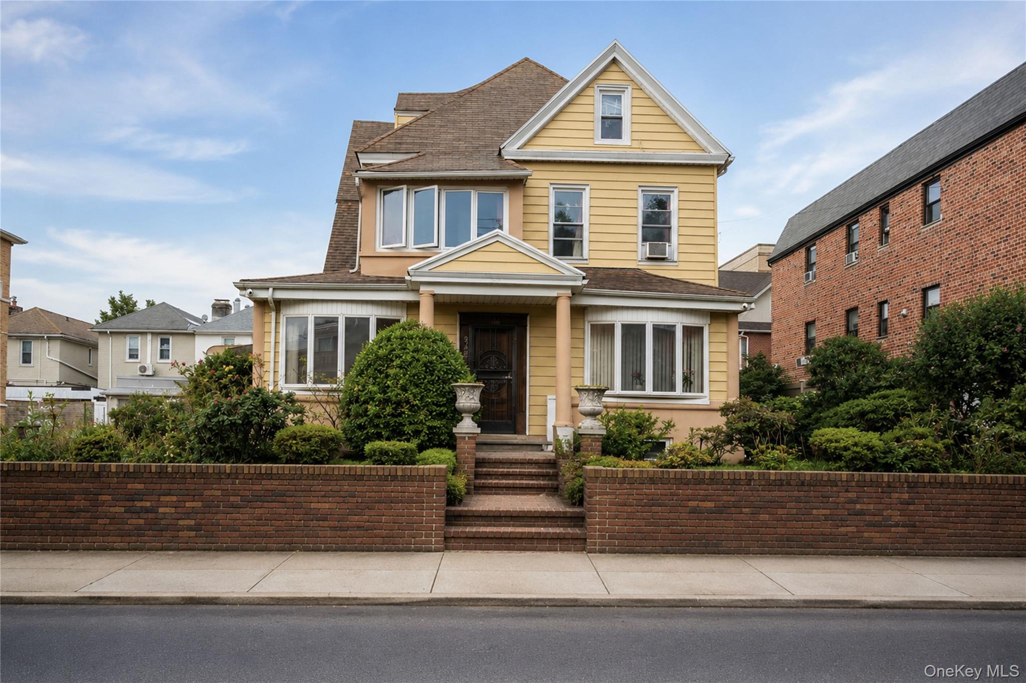 942 72nd Street Property Photo 1