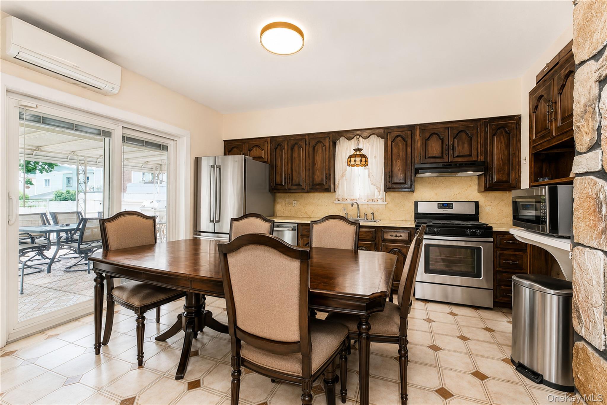 942 72nd Street Property Photo 18