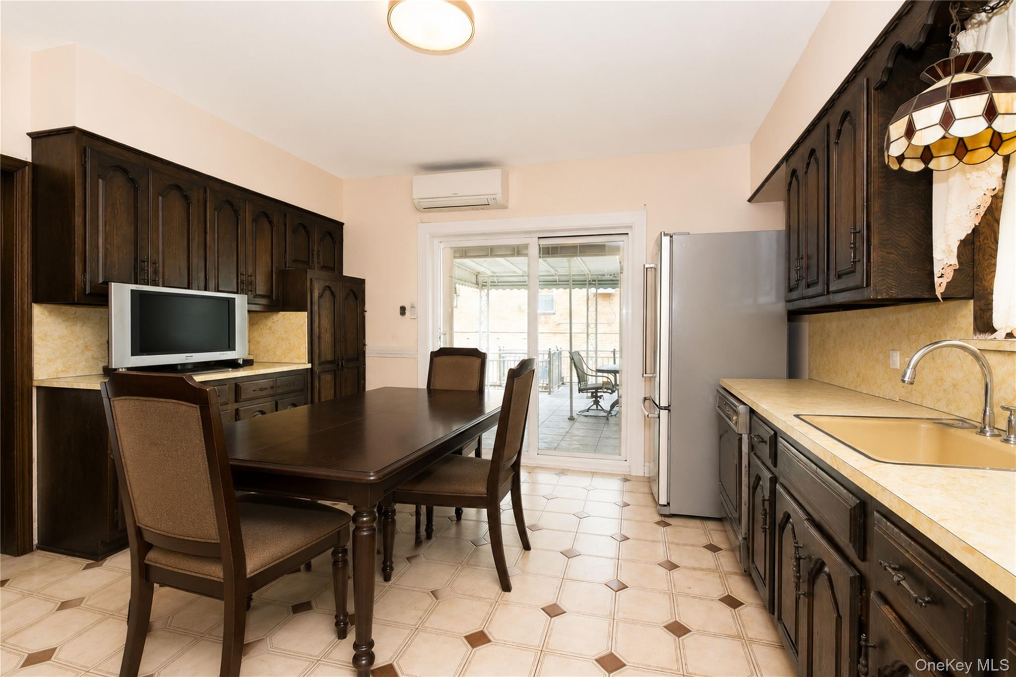 942 72nd Street Property Photo 19