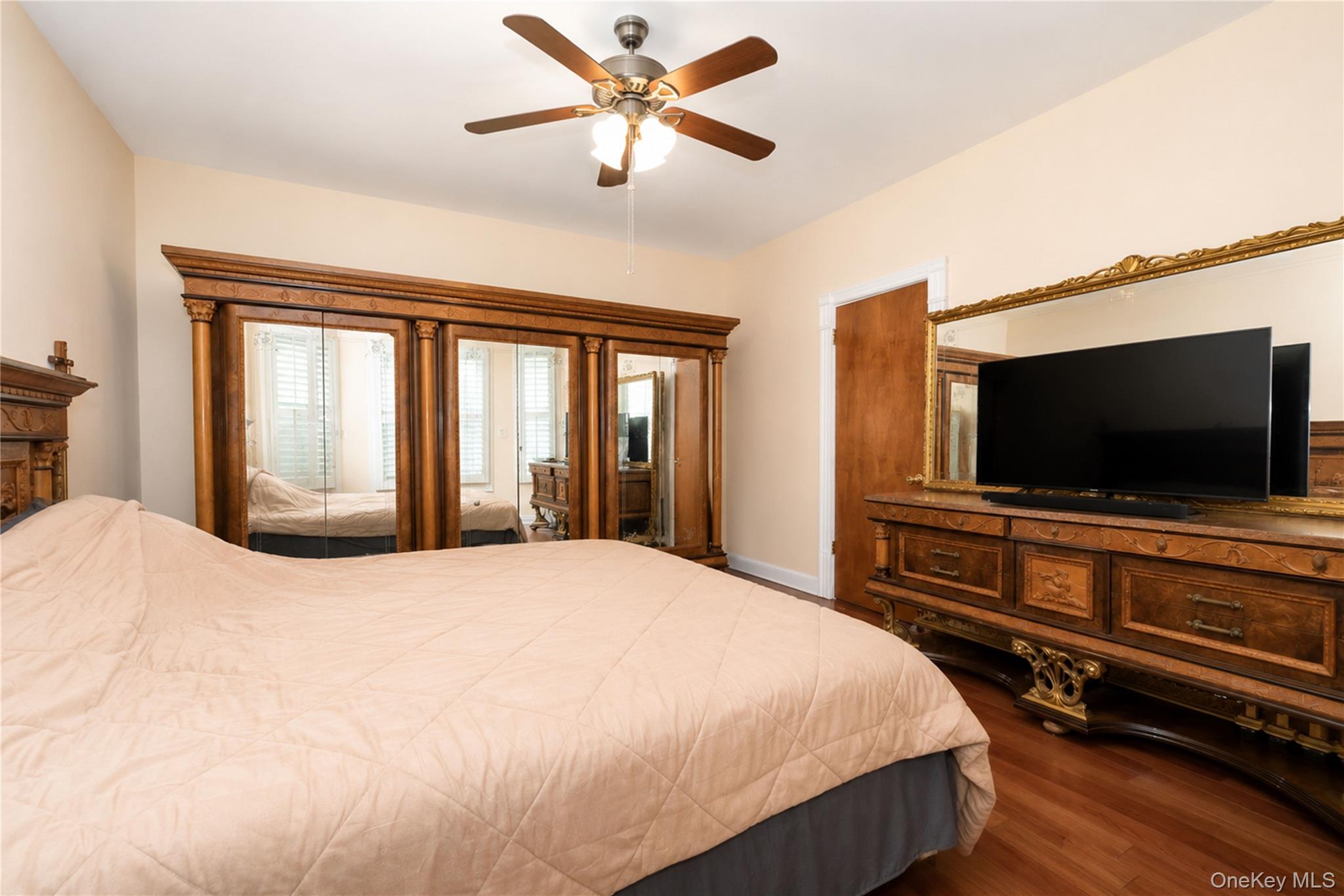 942 72nd Street Property Photo 25