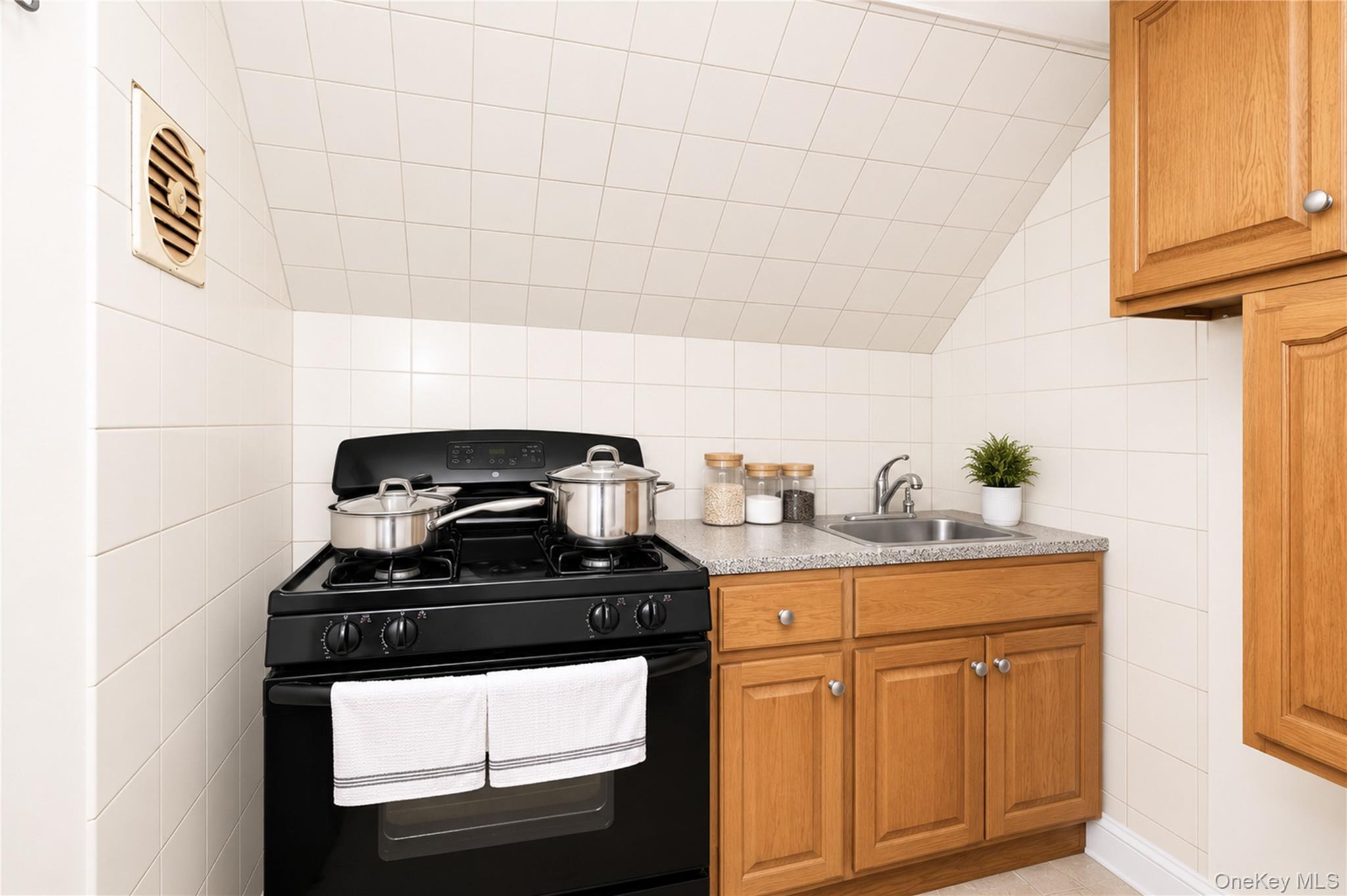 942 72nd Street Property Photo 47
