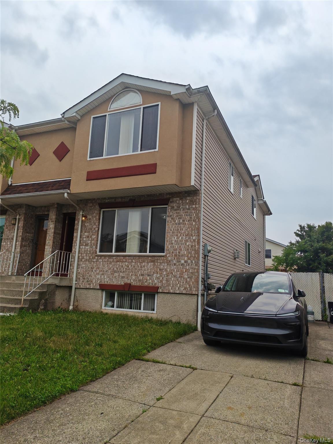558 Eltingville Boulevard Property Photo 1