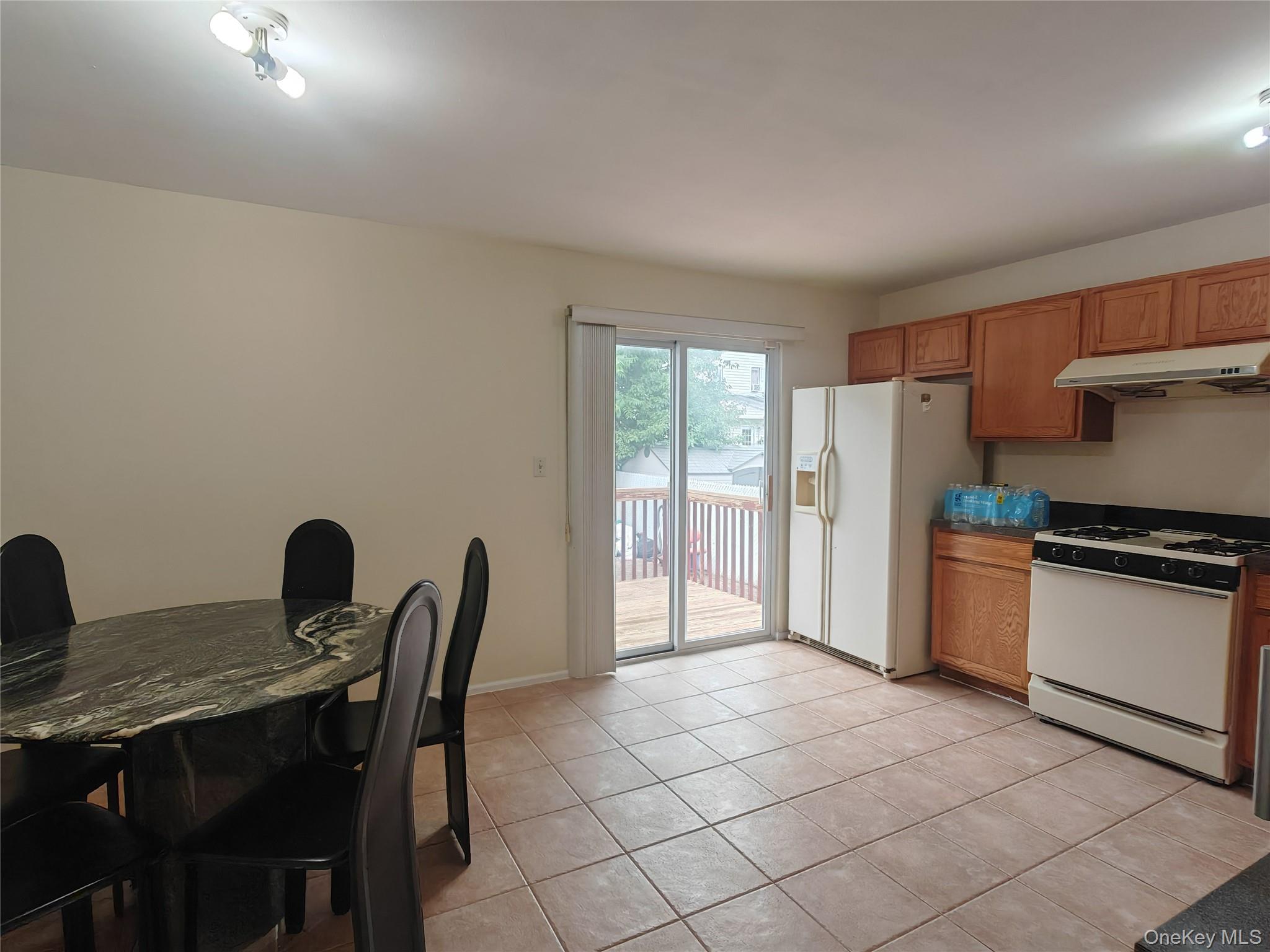 558 Eltingville Boulevard Property Photo 6