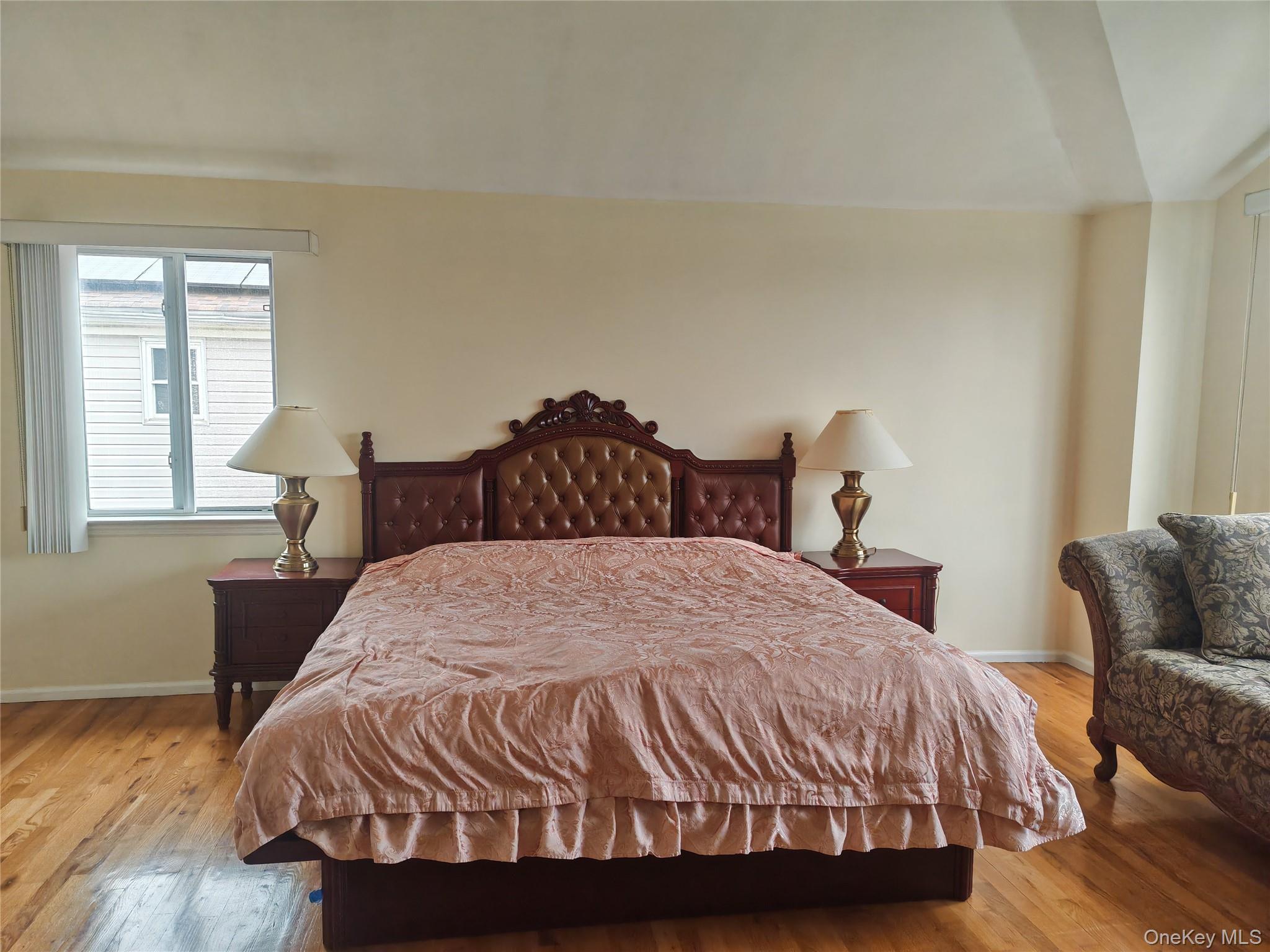 558 Eltingville Boulevard Property Photo 9