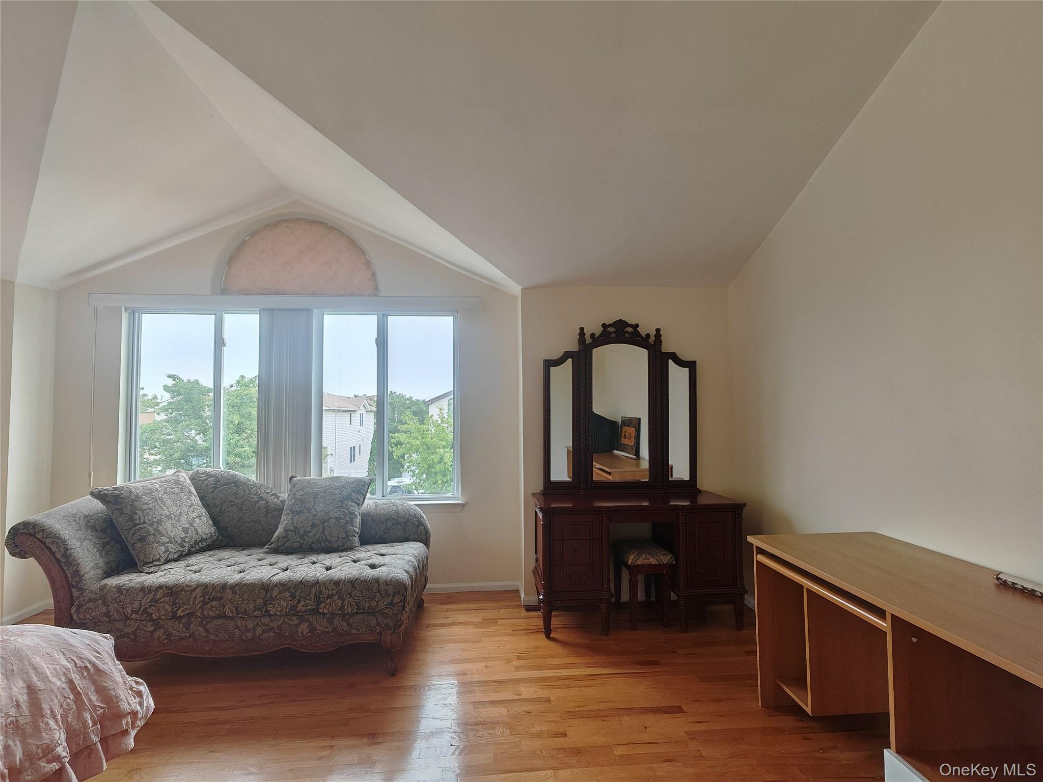 558 Eltingville Boulevard Property Photo 11
