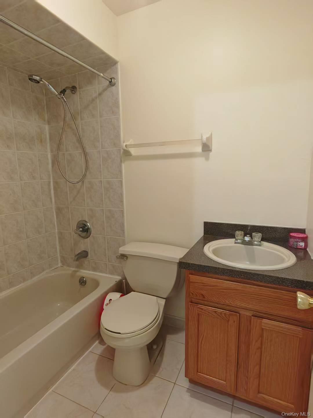 558 Eltingville Boulevard Property Photo 18