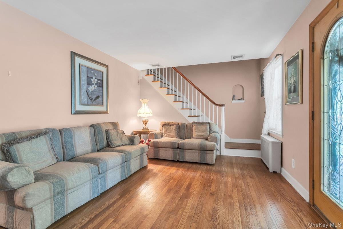 181 Woodbine Avenue Property Photo 6