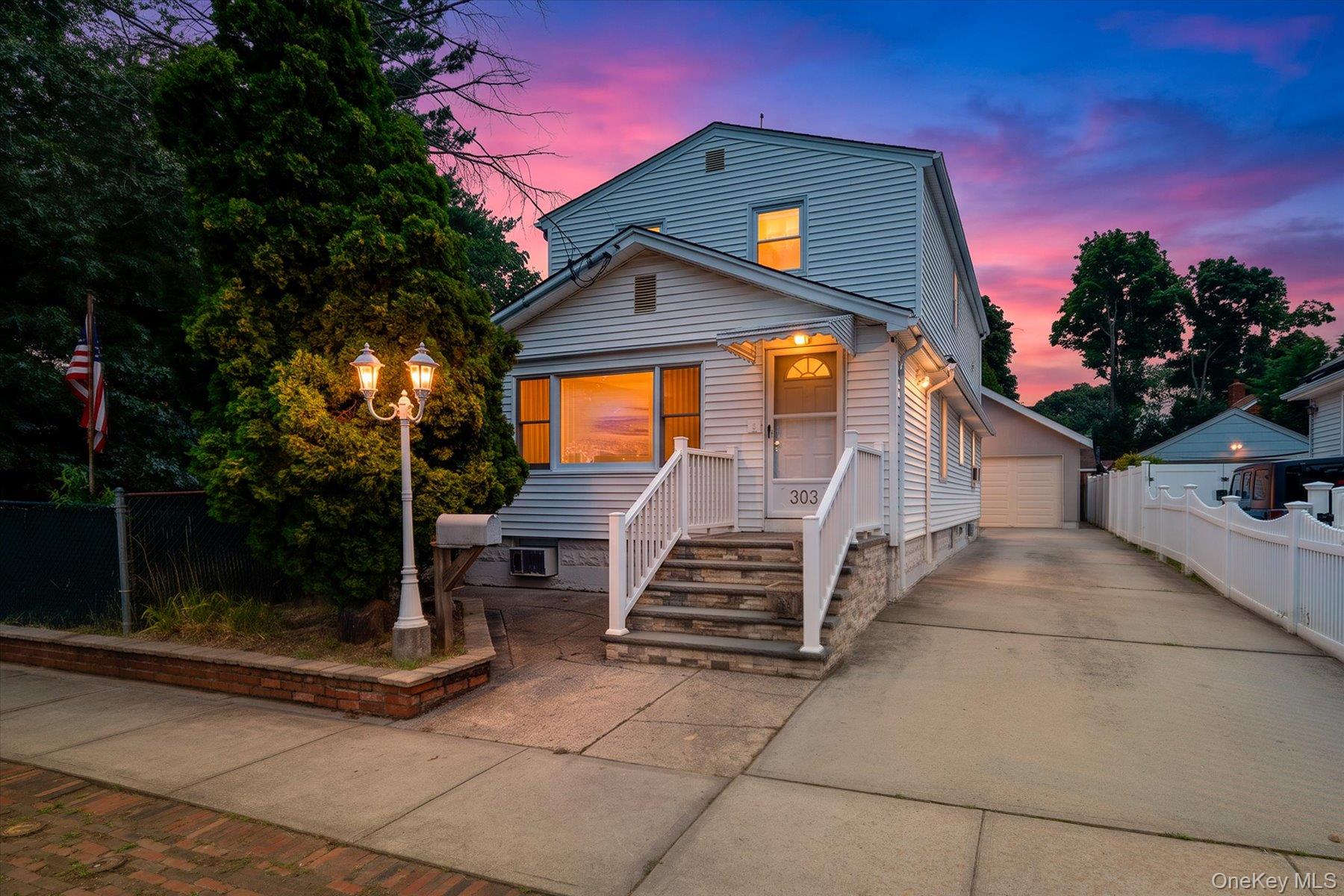 303 Oceanside Parkway Property Photo 1