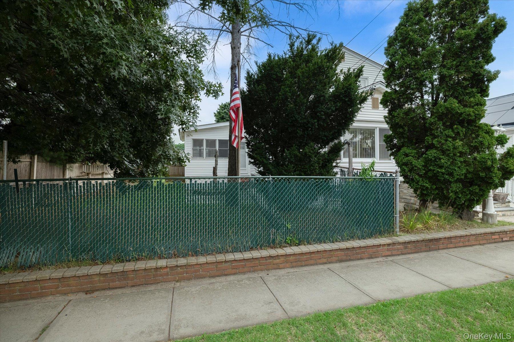 303 Oceanside Parkway Property Photo 4