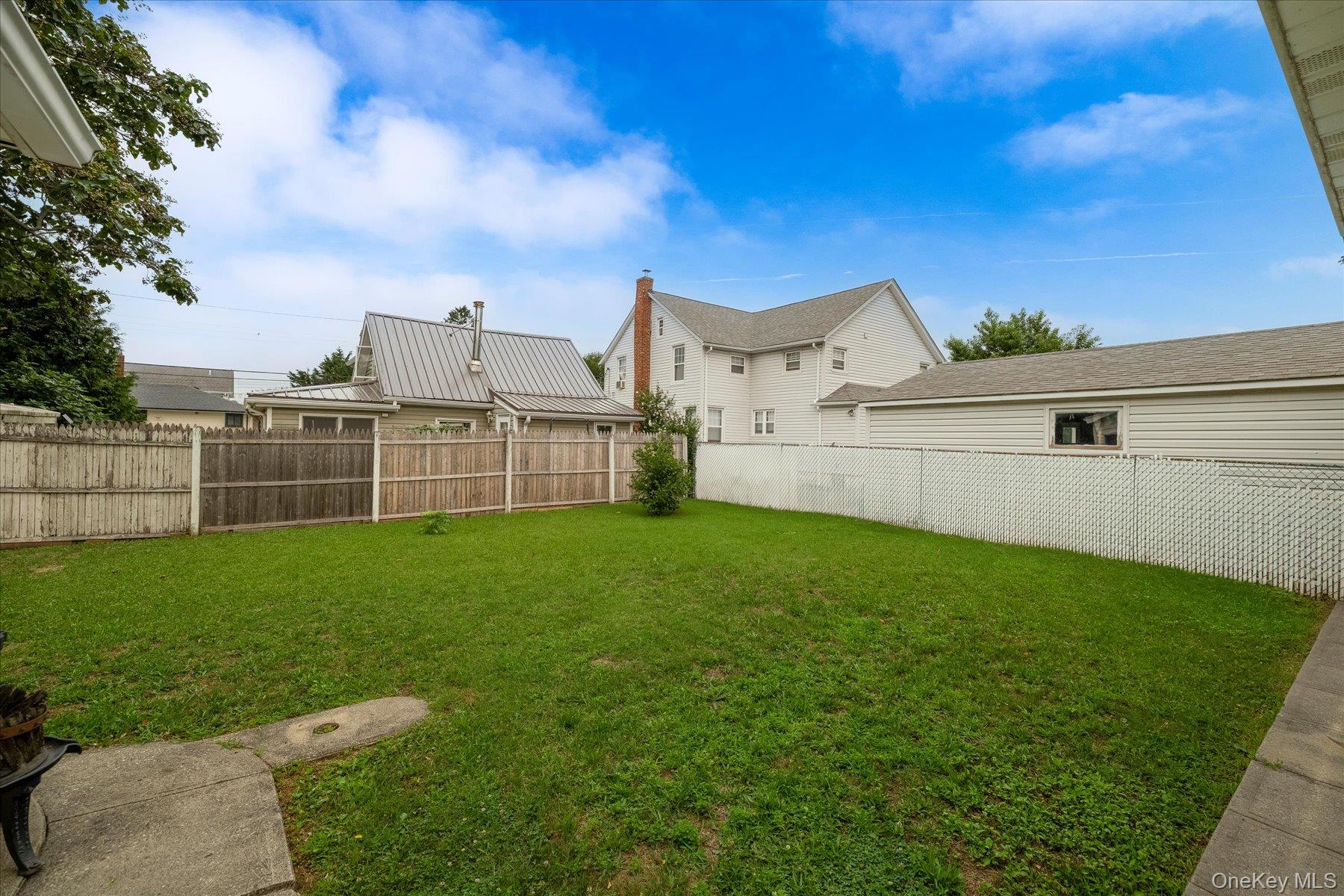 303 Oceanside Parkway Property Photo 5