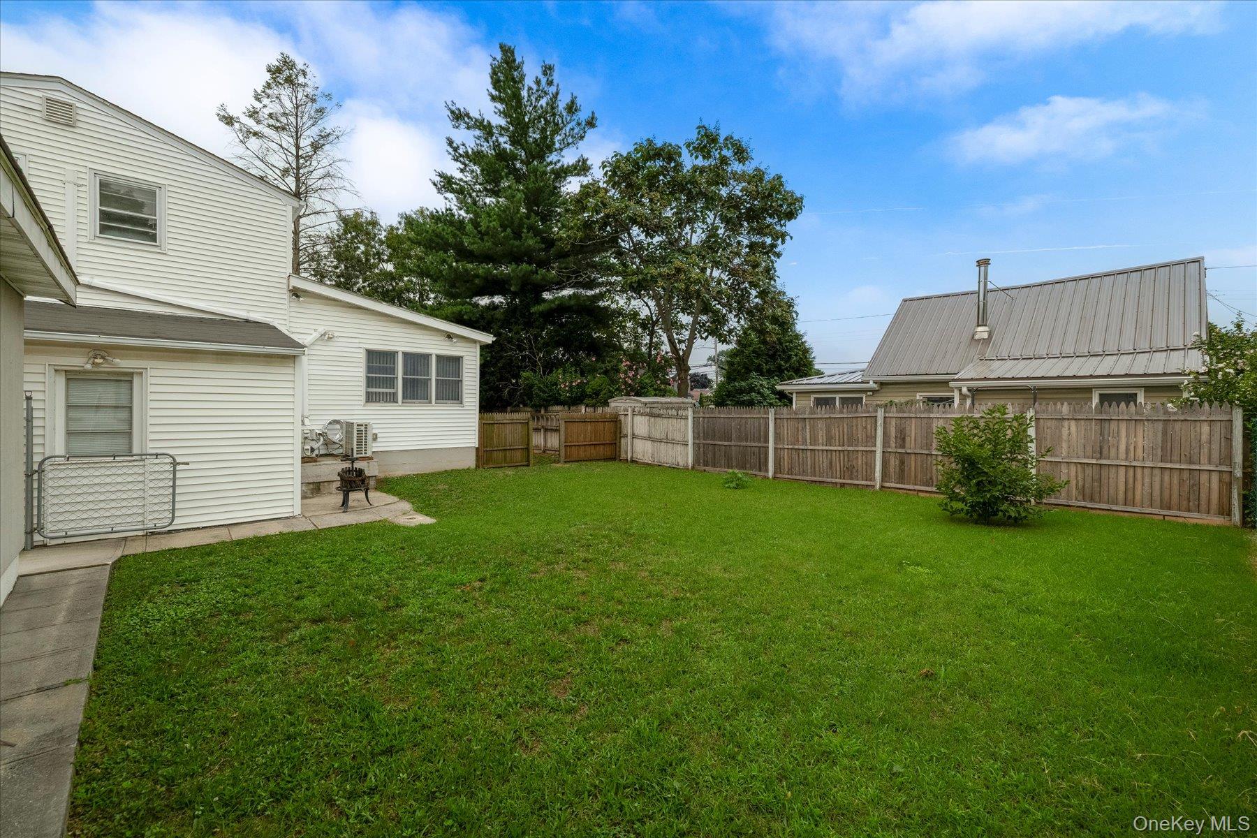 303 Oceanside Parkway Property Photo 6