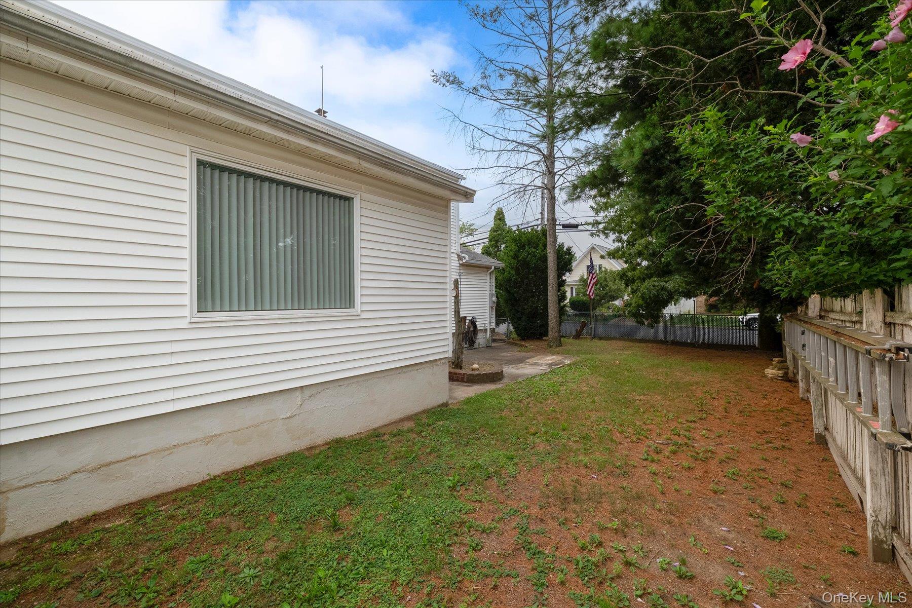 303 Oceanside Parkway Property Photo 7