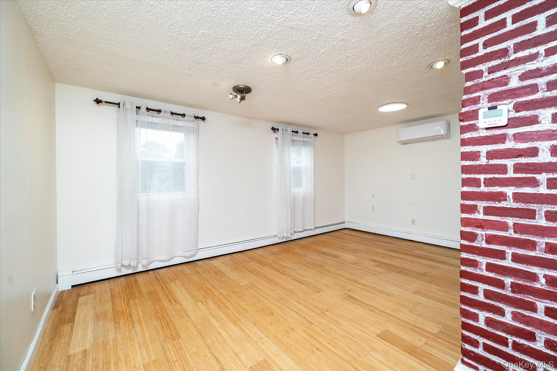 303 Oceanside Parkway Property Photo 13
