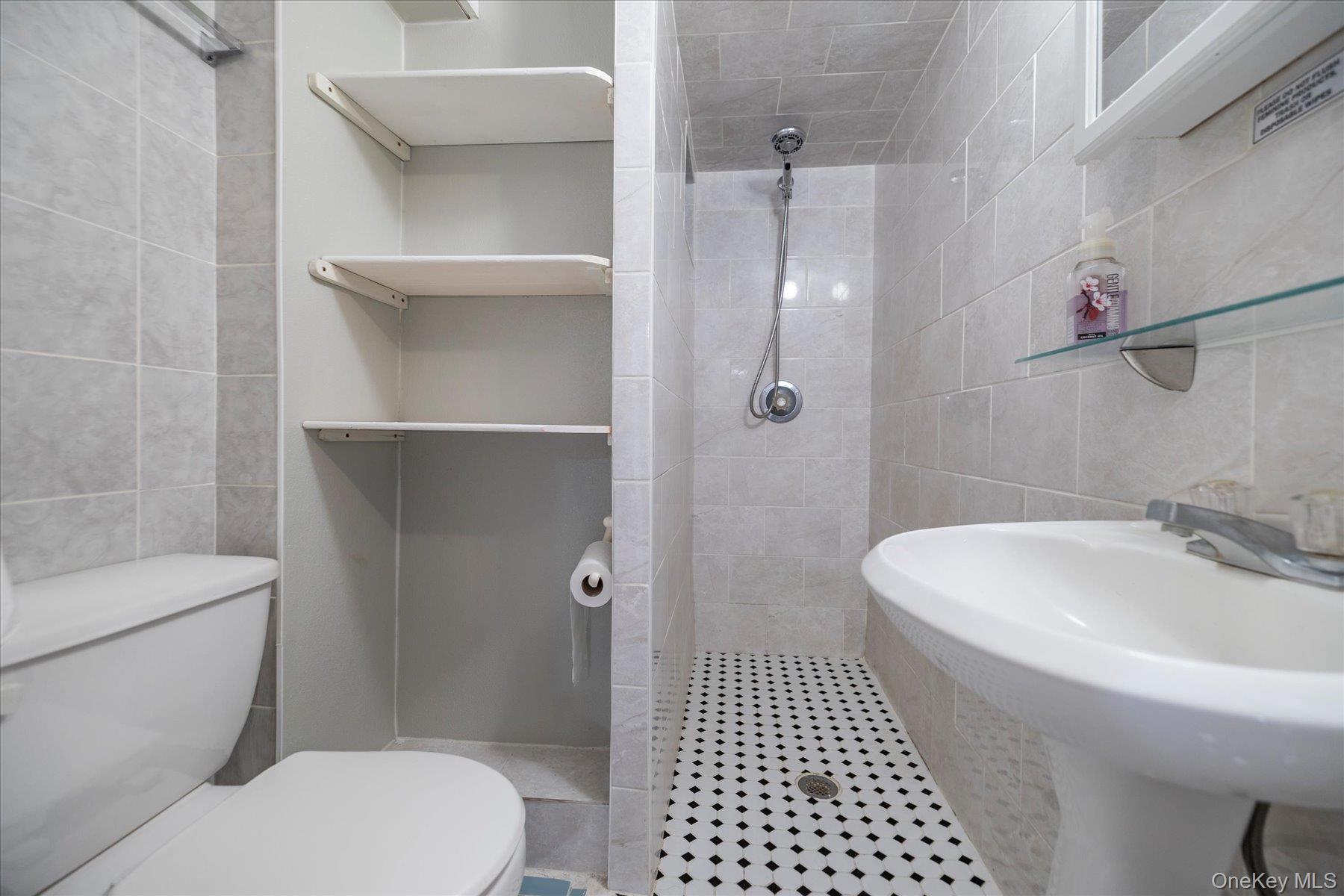 303 Oceanside Parkway Property Photo 20