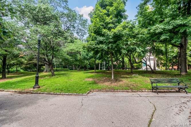 2736 Independence Avenue 3c Property Photo 10