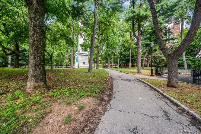 2736 Independence Avenue 3c Property Photo 11