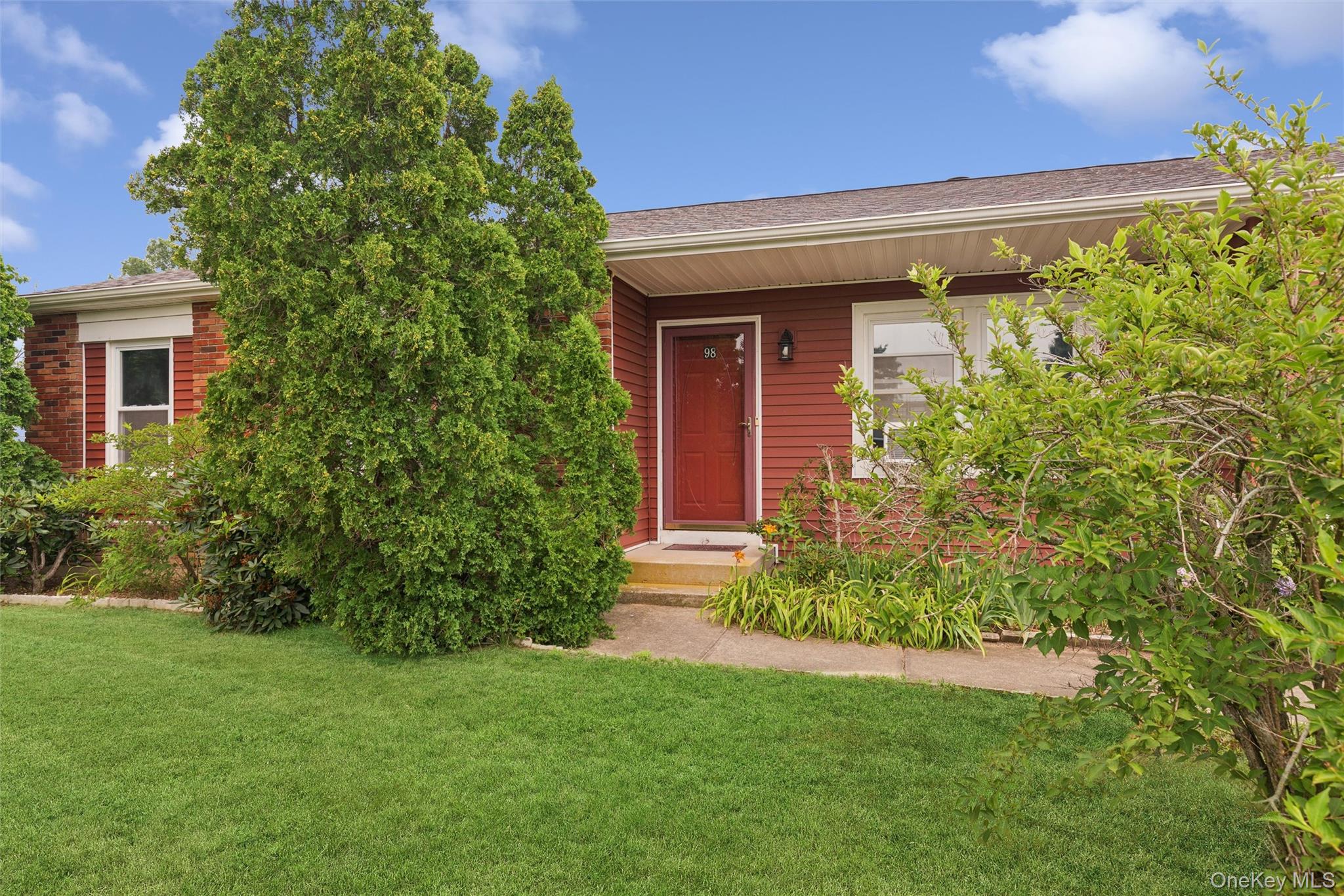 98 Constable Drive Property Photo 2