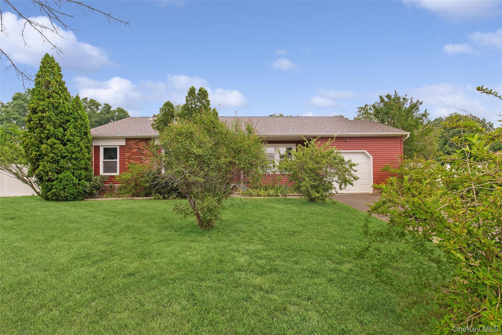 98 Constable Drive Property Photo 3