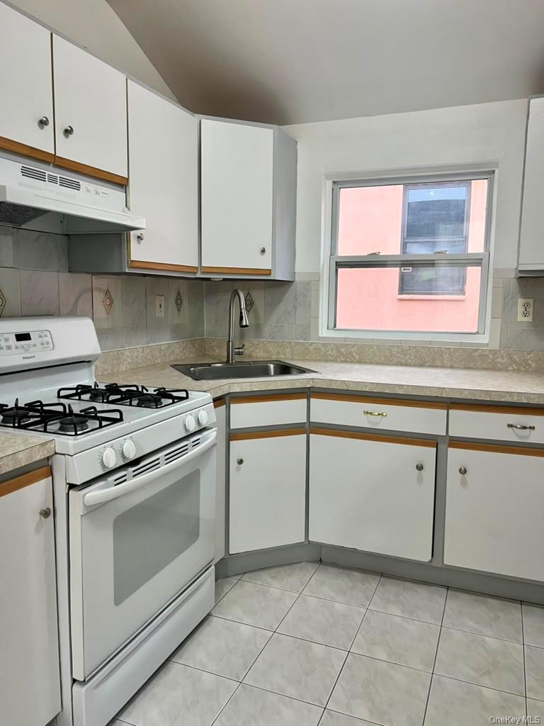 670 Schenck Avenue 2 Property Photo 10