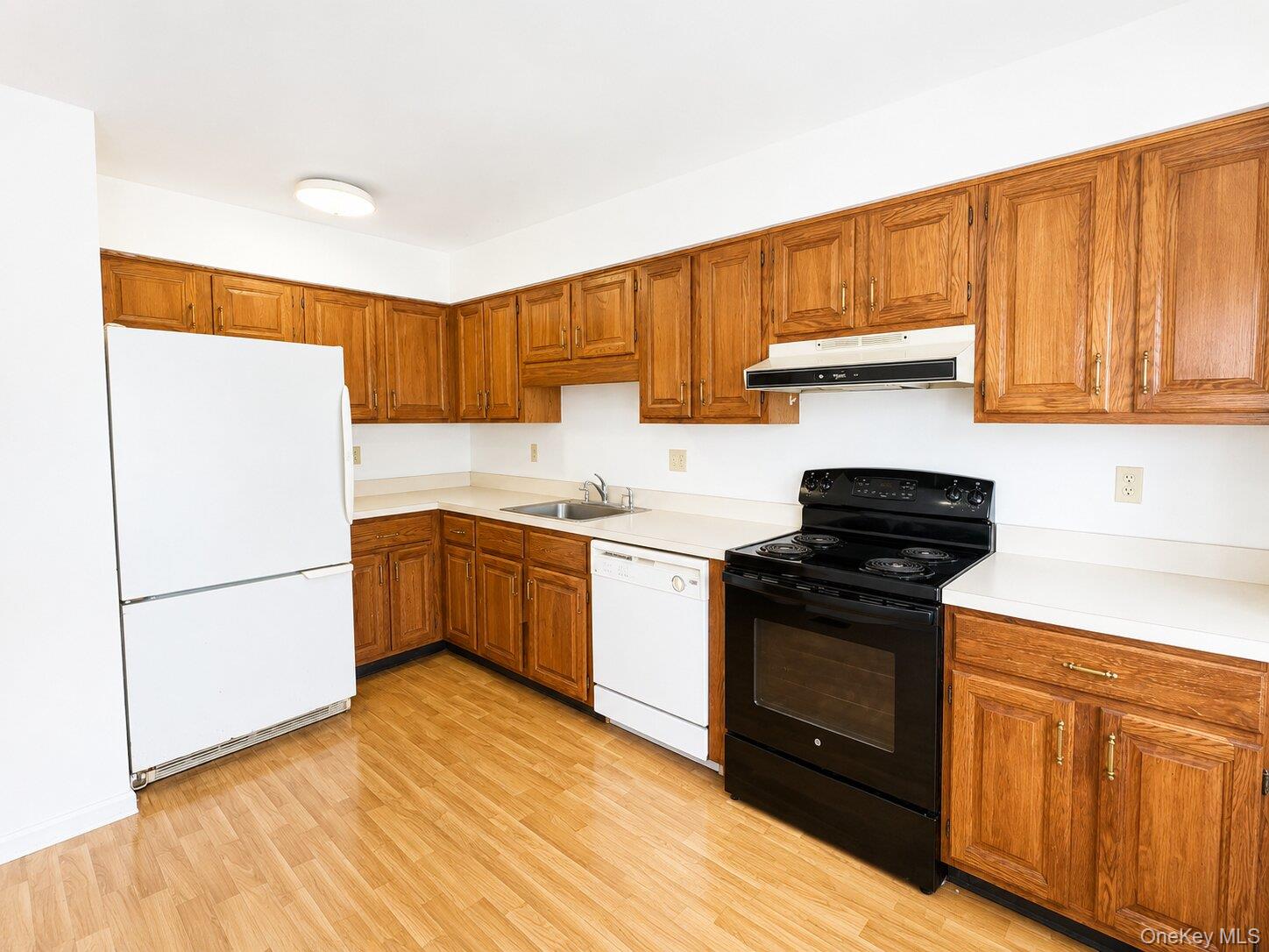 2555 Youngs Avenue 3c Property Photo 3