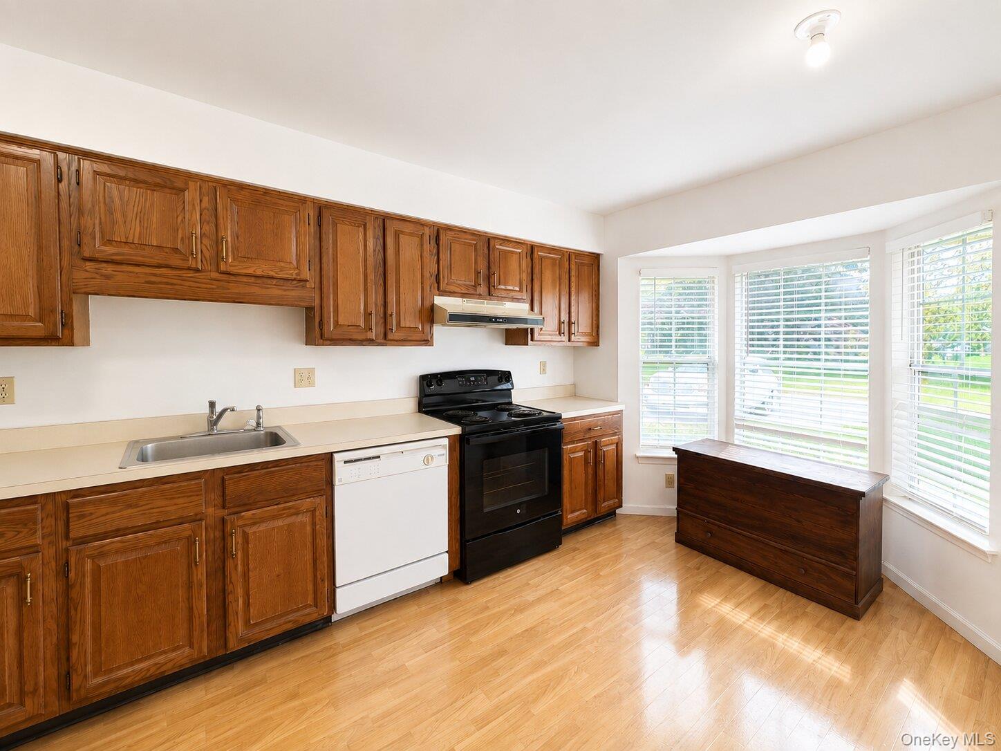 2555 Youngs Avenue 3c Property Photo 4