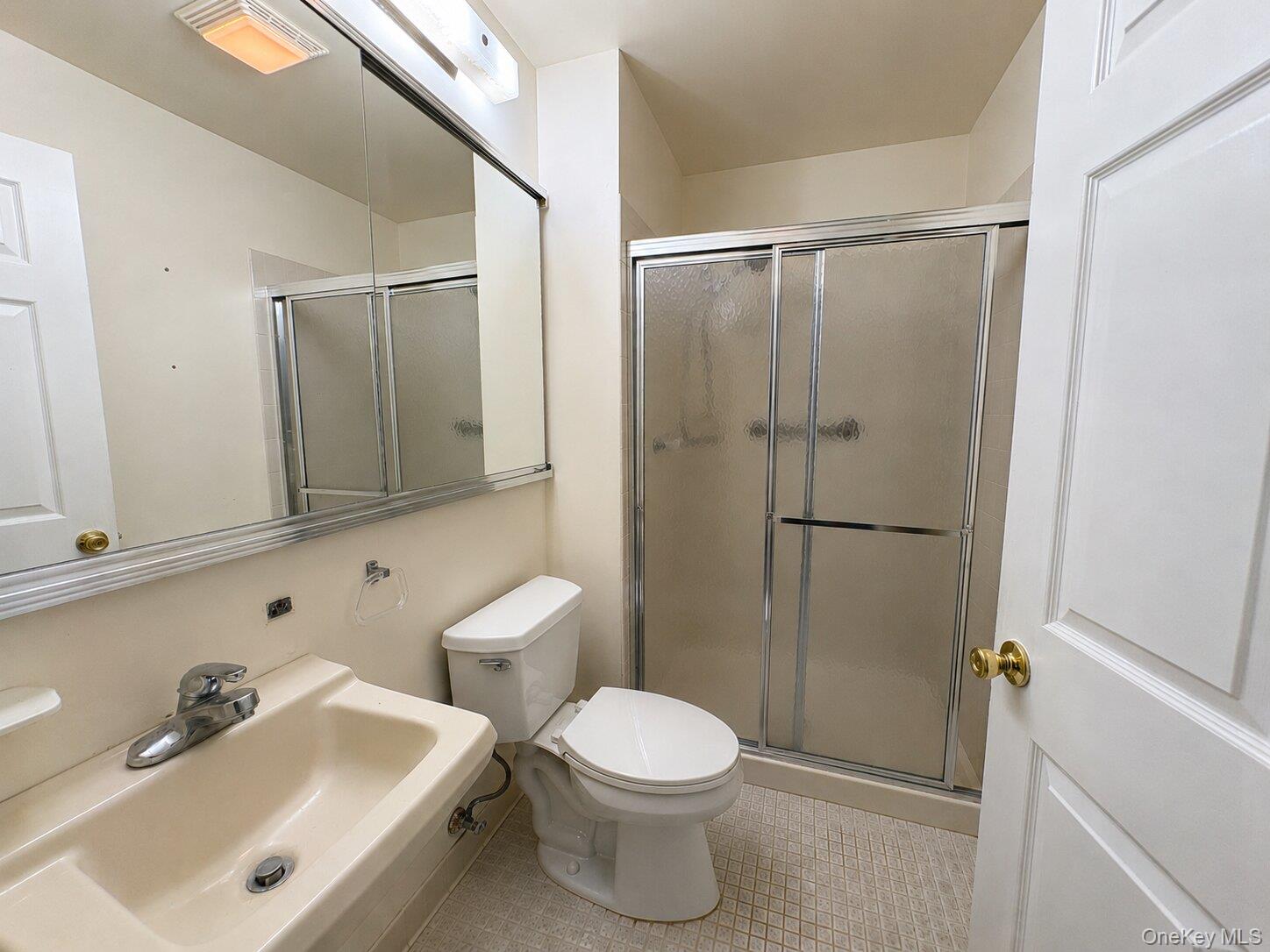 2555 Youngs Avenue 3c Property Photo 5