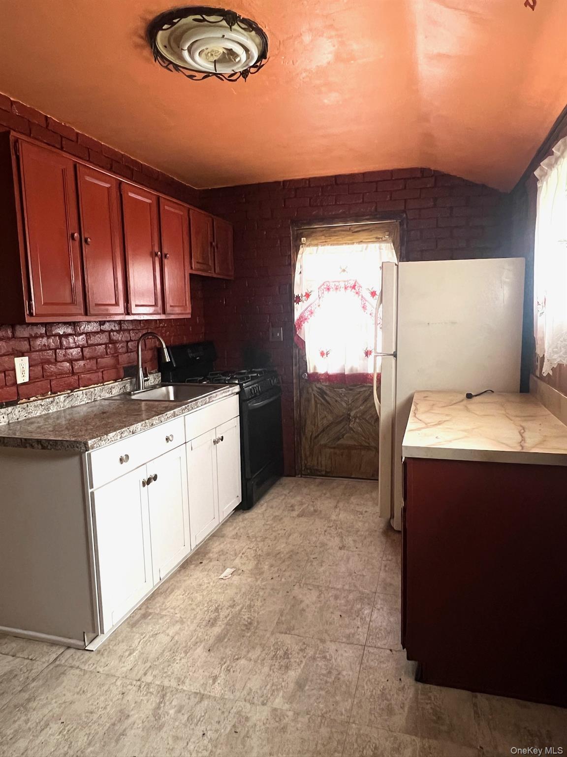 32 Cypress Street Property Photo 2