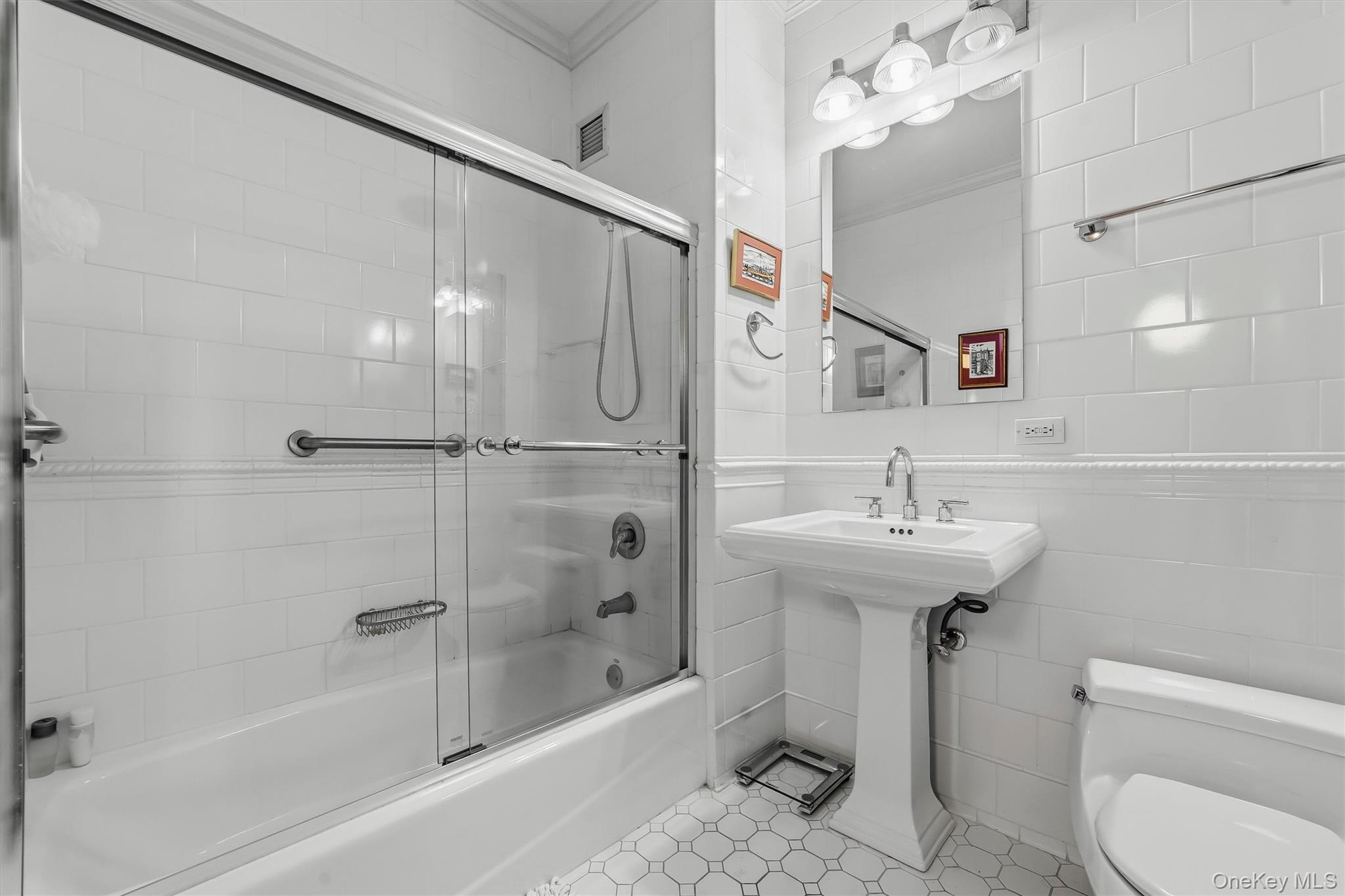 1 Scarsdale Road 202 Property Photo 14