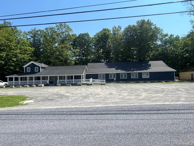 17 Cherry Plain Square Property Photo 2