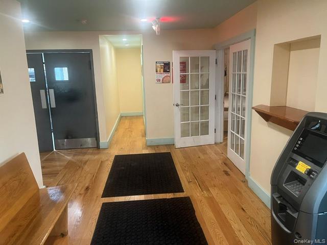 17 Cherry Plain Square Property Photo 20