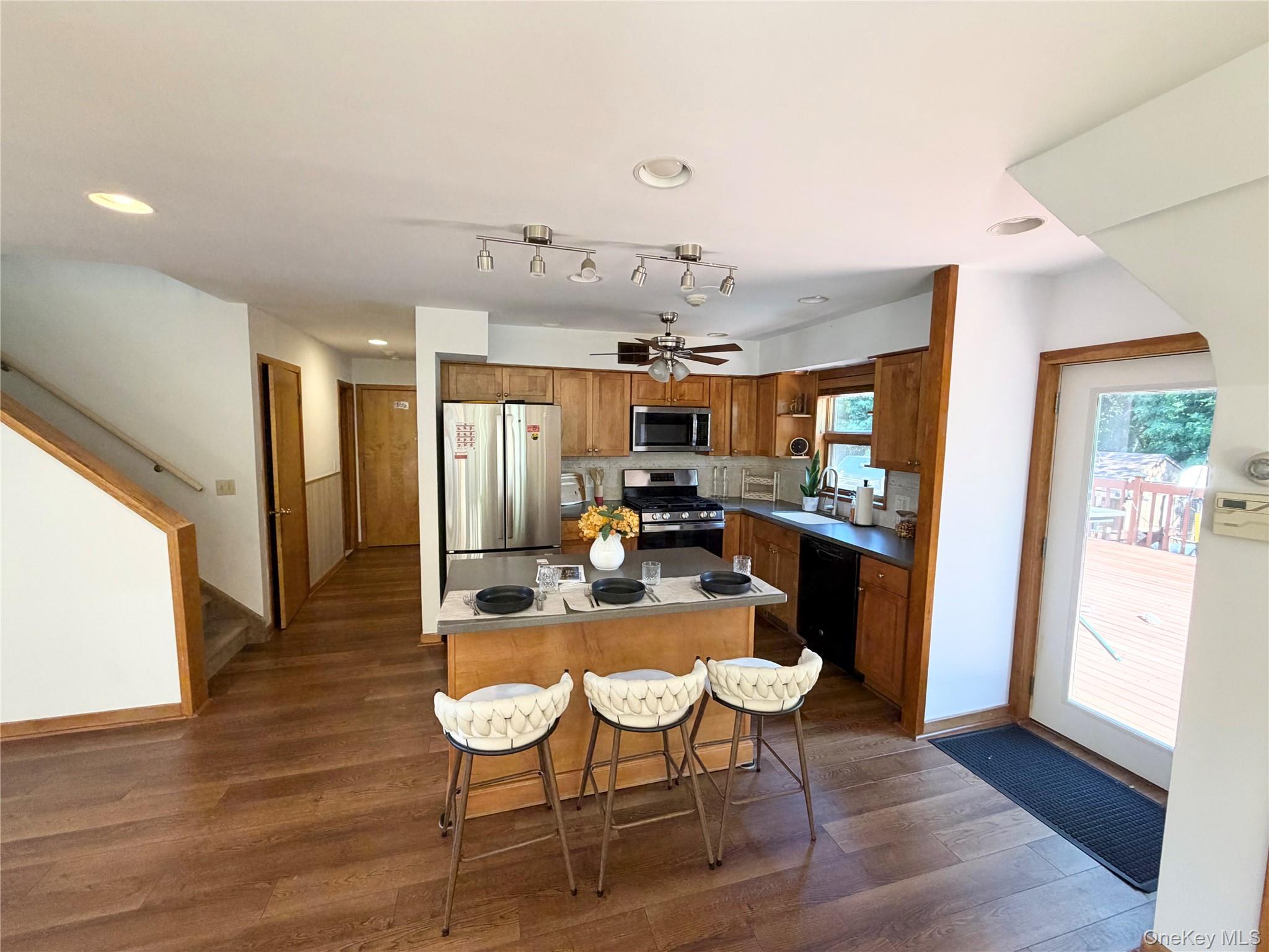 180 E Railroad Avenue Property Photo 4