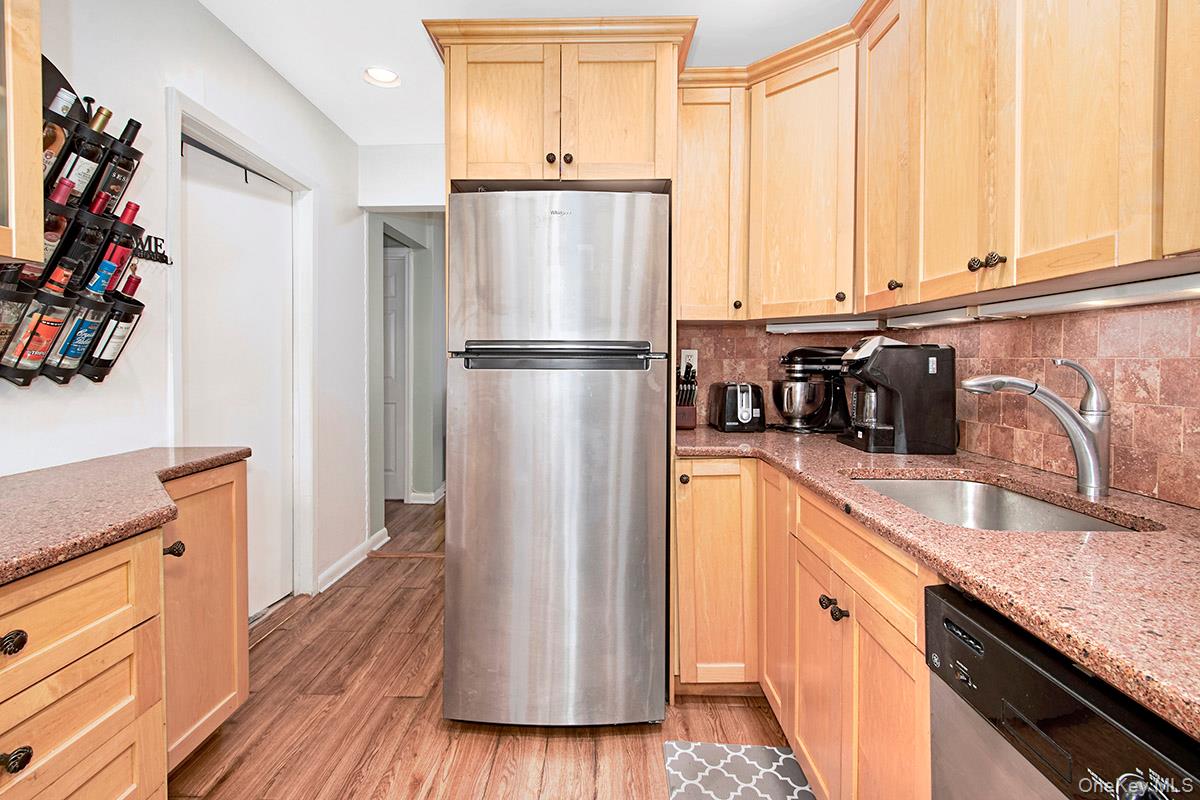 70 West Street C9 Property Photo 4