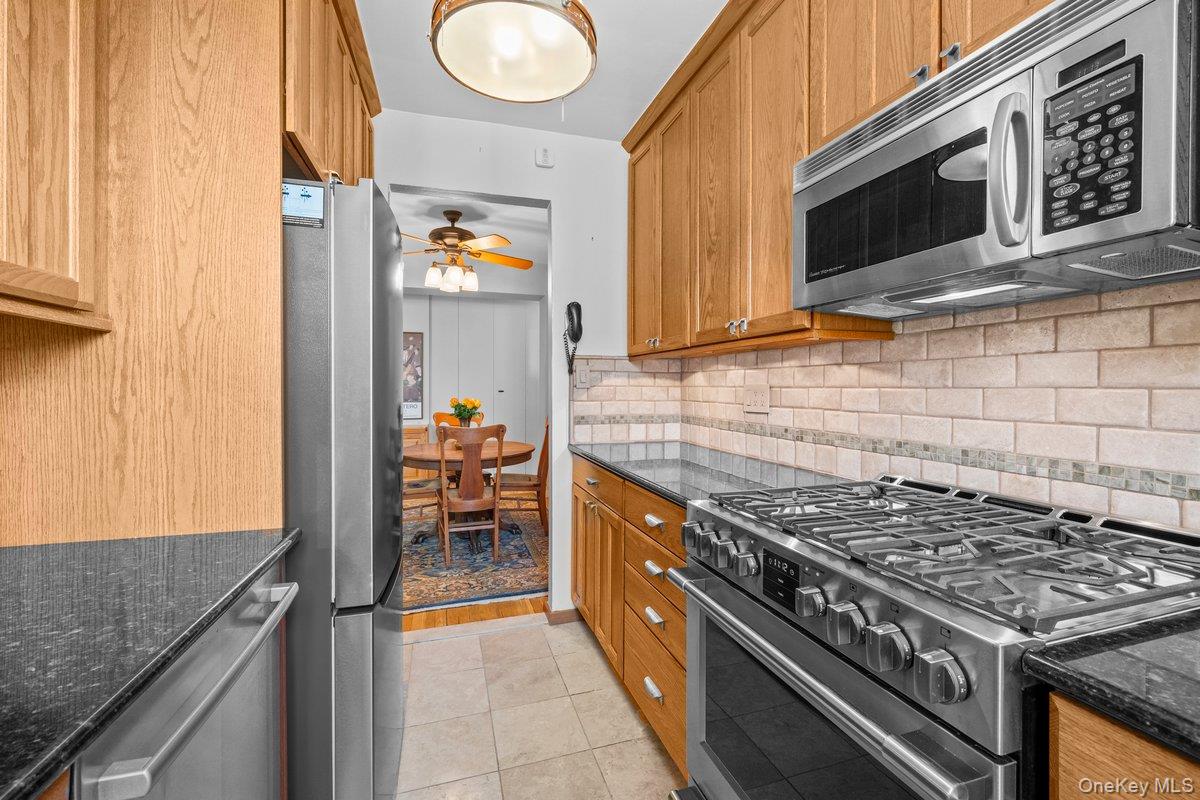 629 Kappock Street 7n Property Photo 19