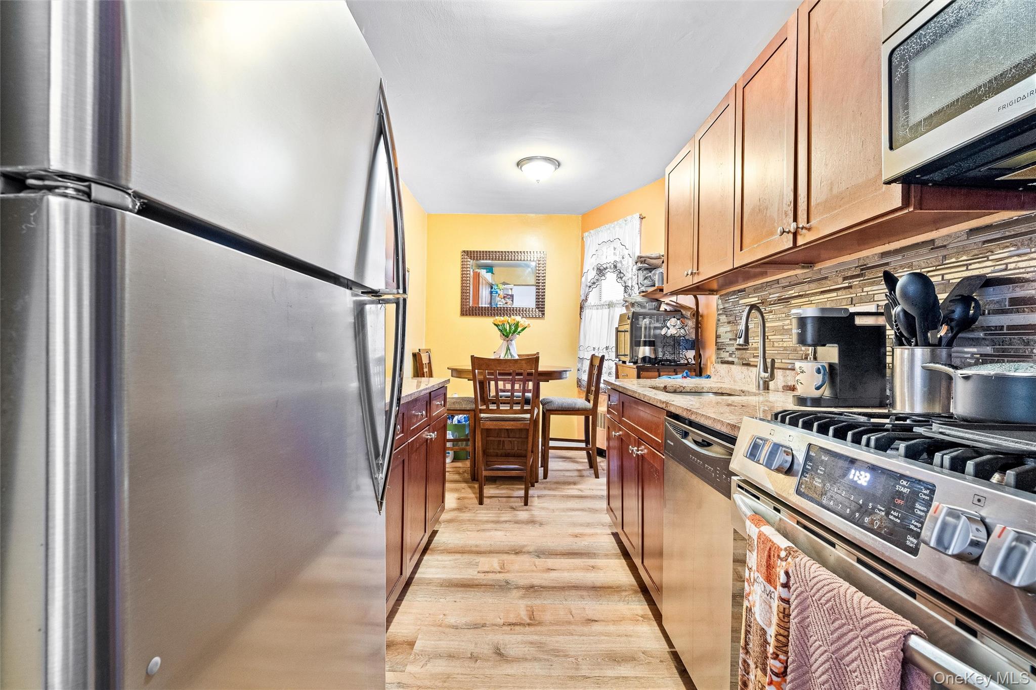 2080 Barnes Avenue 4a Property Photo 8