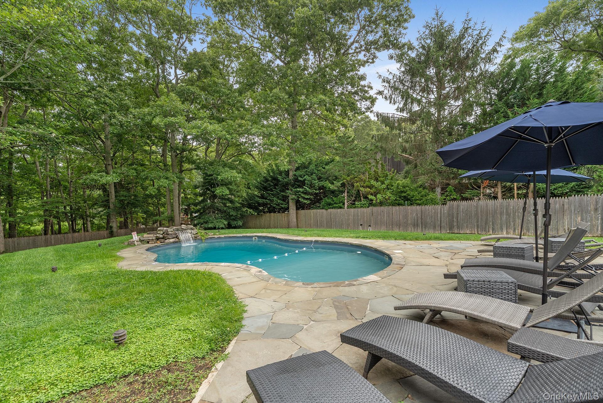 10 7th Street Property Photo 2