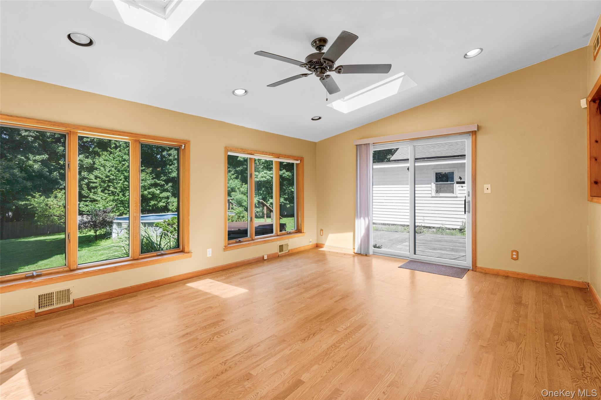 208 Woodhampton Drive Property Photo 11