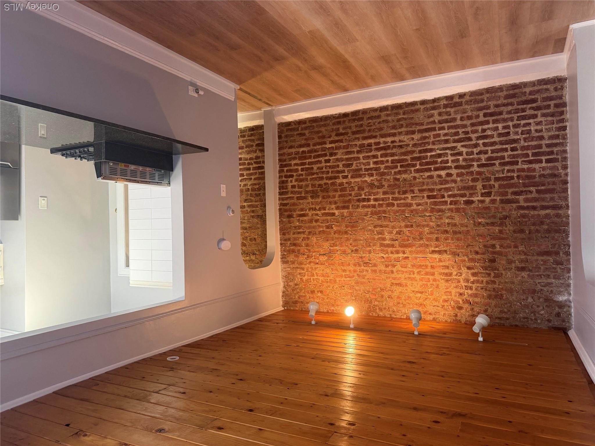 572 Warburton Avenue 2E Property Photo 1