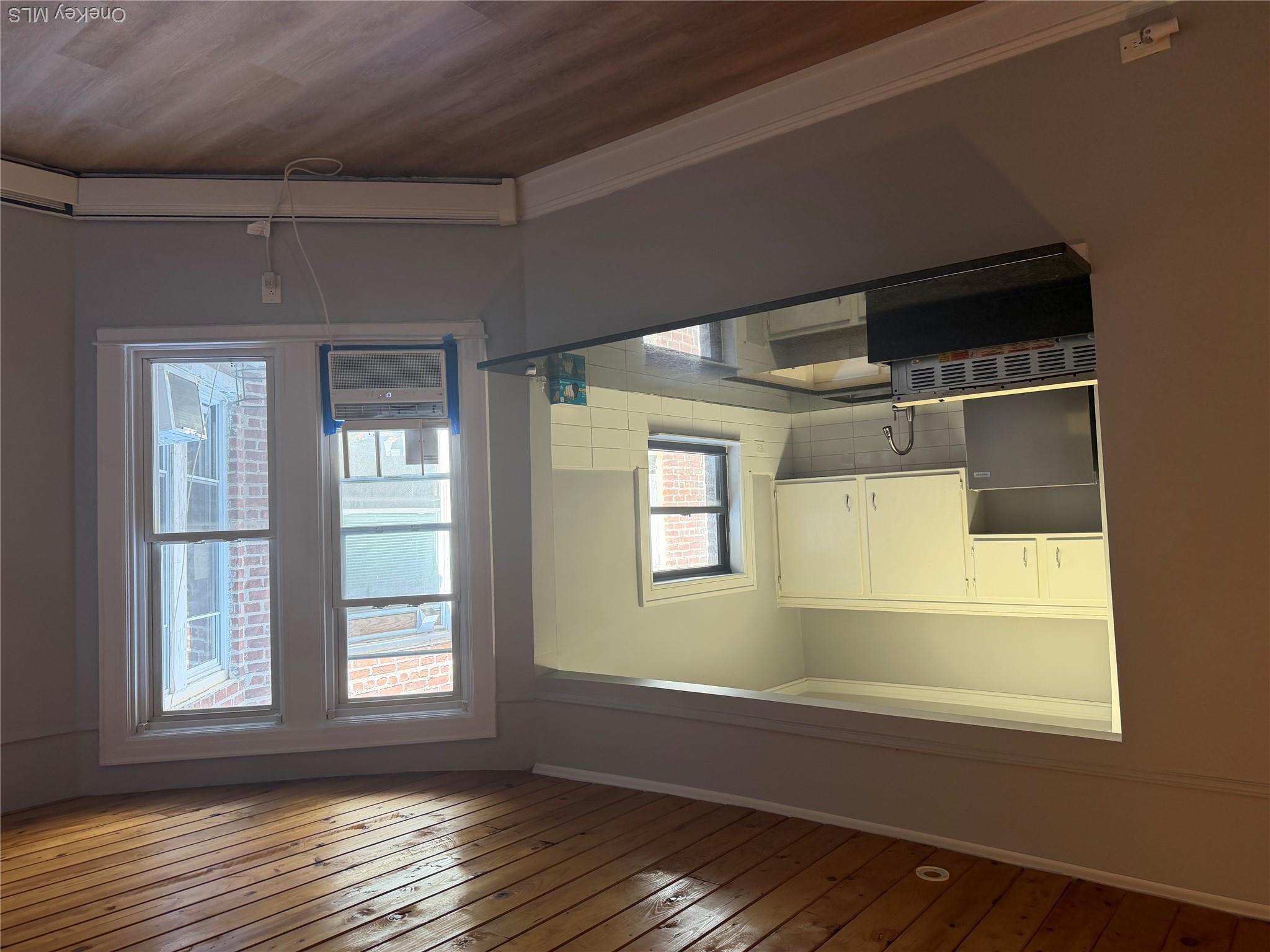 572 Warburton Avenue 2e Property Photo 3