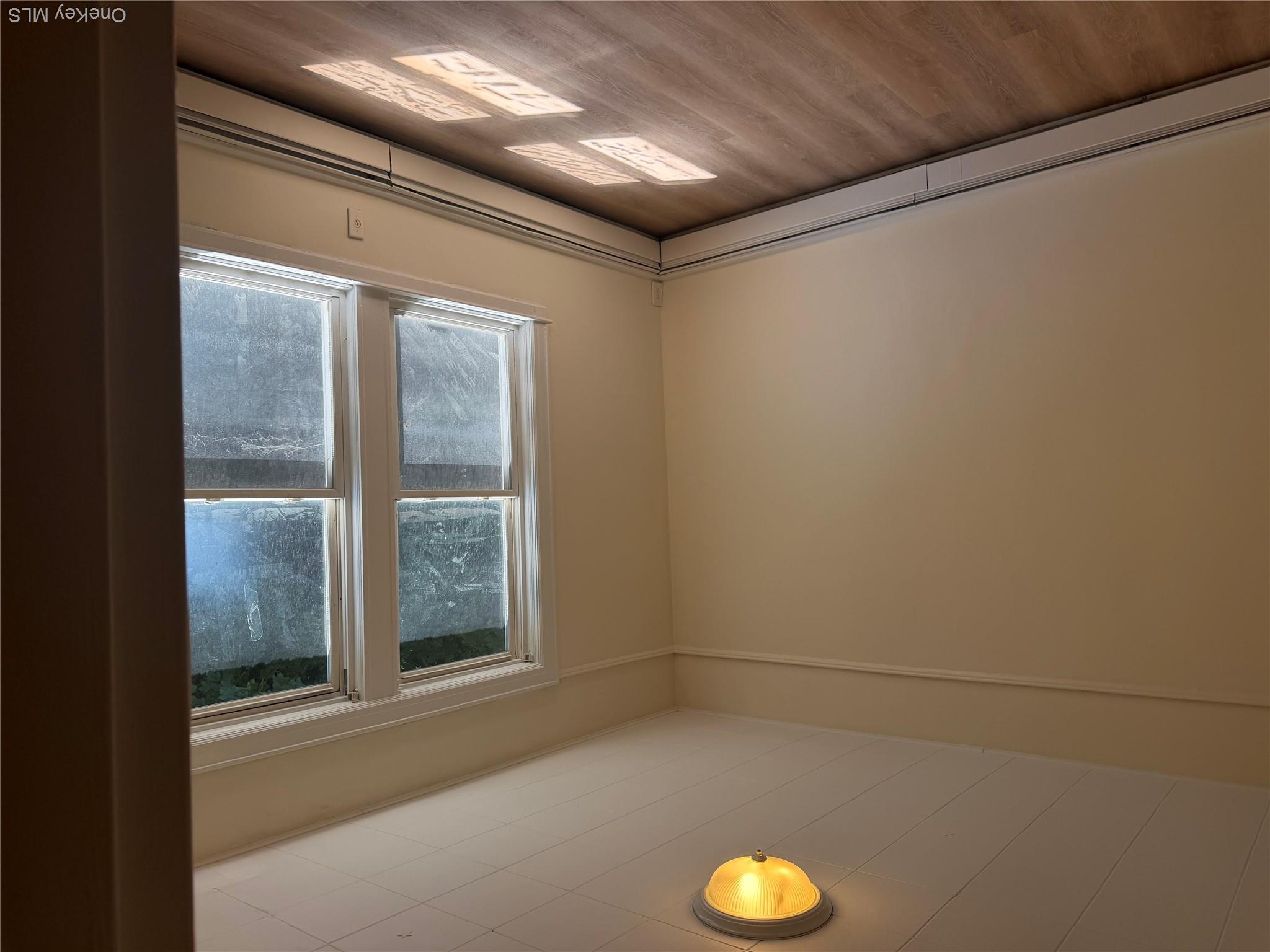572 Warburton Avenue 2e Property Photo 5