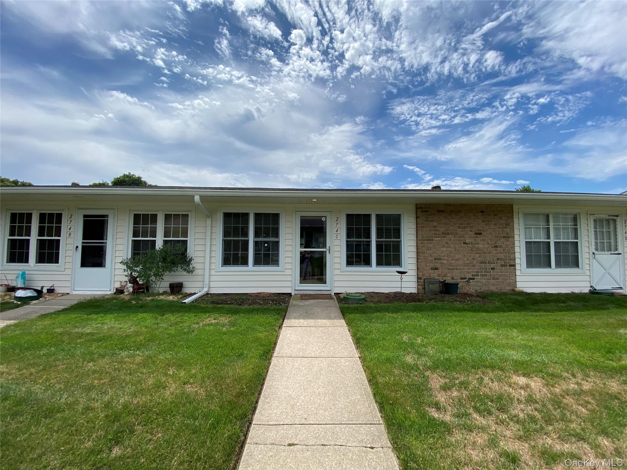 274 Berwick Court C Property Photo 1