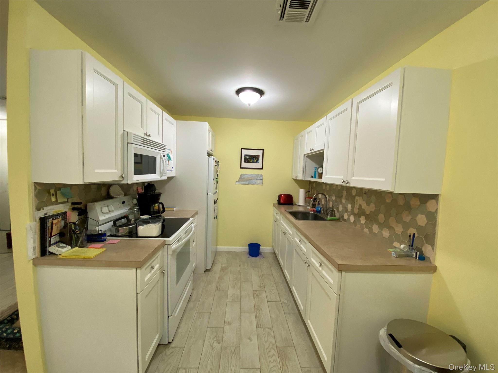 274 Berwick Court C Property Photo 4