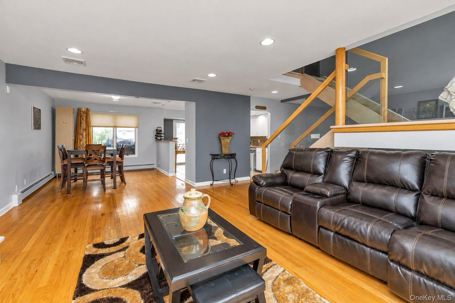2489 Aron Drive Property Photo 3