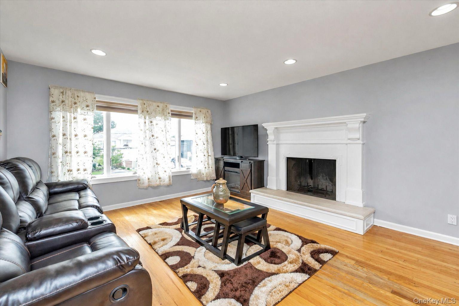2489 Aron Drive Property Photo 4