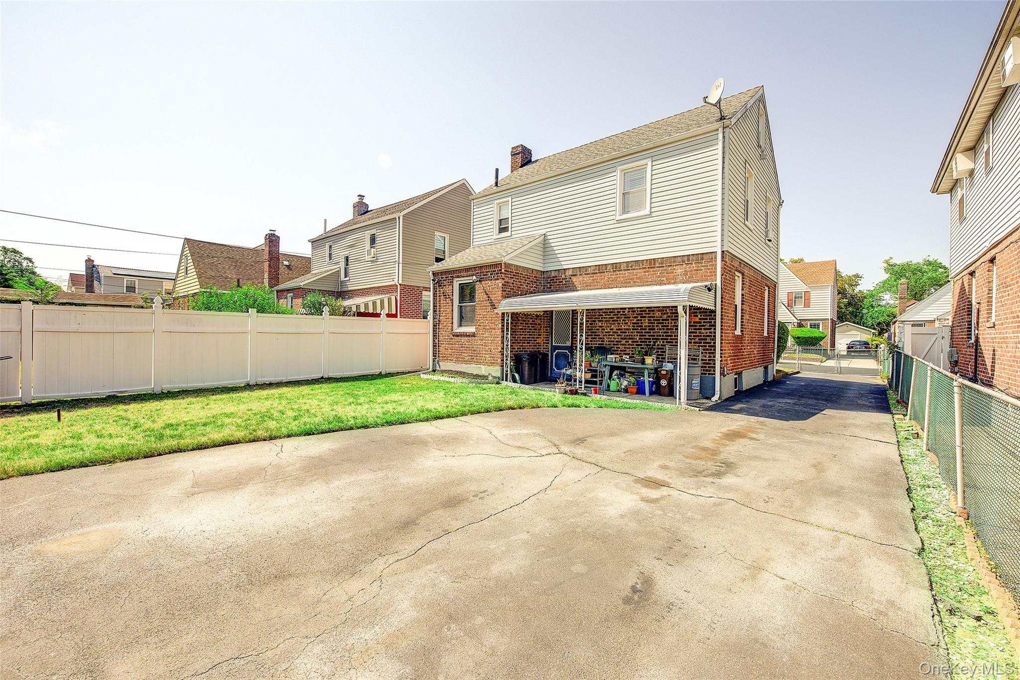 223-42 114th Avenue Property Photo 4